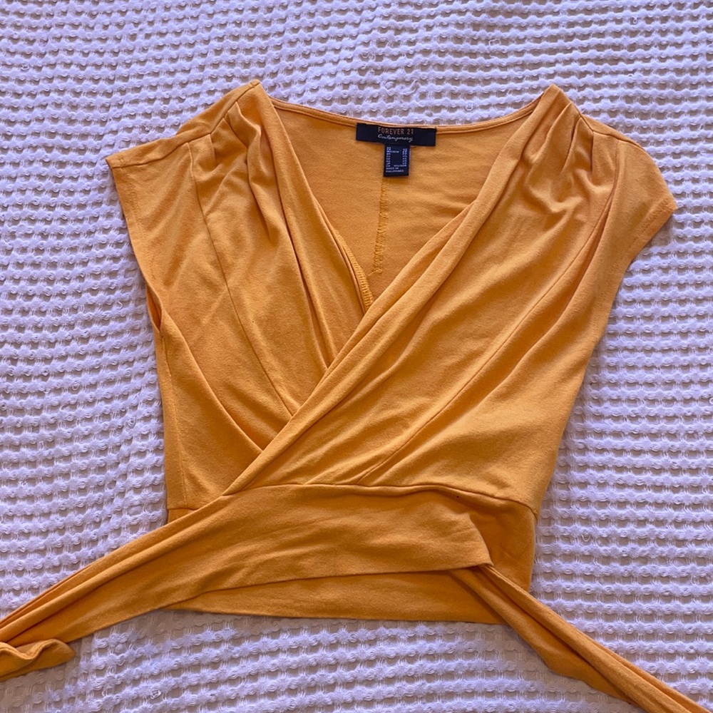 Forever21 tie front crop top - size XS